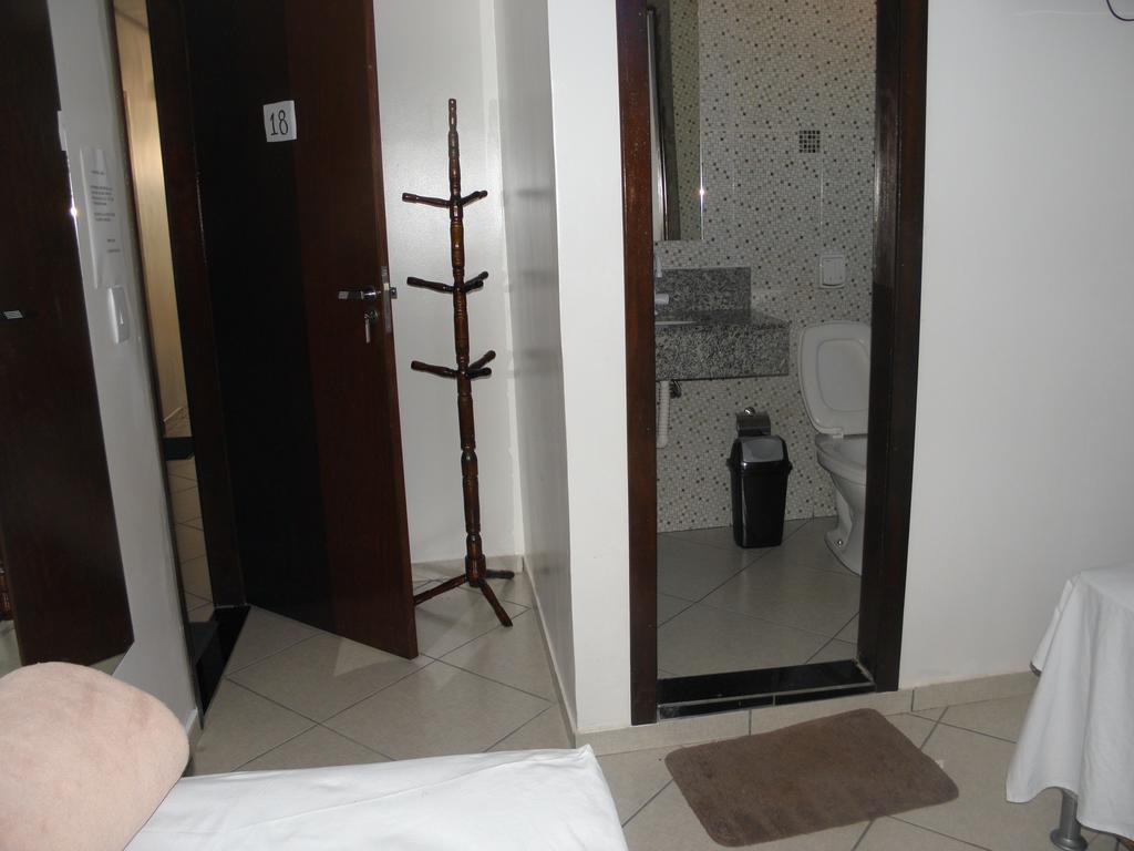 Pousada Dubai كويابا الغرفة الصورة
